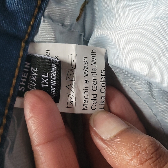 Boutique Distressed Skinny Ankle Jeans - Picture 8 of 9